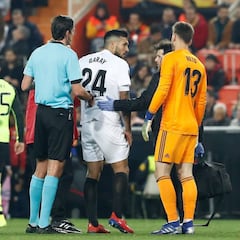 Marcelino vaticina que Garay se perderá un mes por su lesión