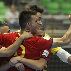 España renace, anula el efecto Higuita y pasa a cuartos