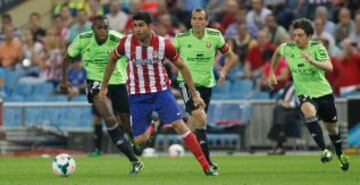 Diego Costa con el balón.