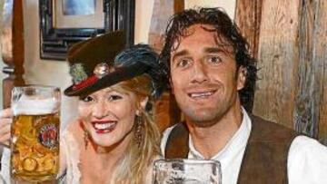 <b>DESPREOCUPADOS. </b>Toni y su novia Marta, en el Oktoberfest.