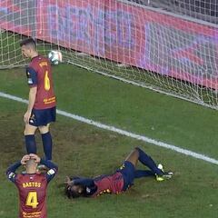 Es la pesadilla que todo defensa sueña con que jamás le ocurra: vean la carambola de Vallecas