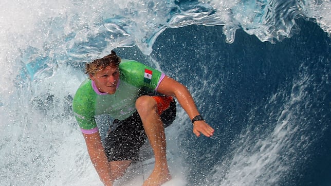 Alan Cleland avanza de ronda en Surf olímpico