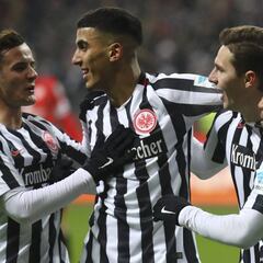 Marco Fabián y el Eintracht Frankfurt están en puestos de Champions