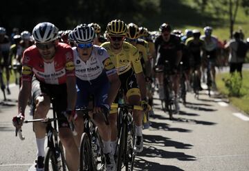 La etapa 4 del Tour de Francia terminó con un final emocionante en alta montaña. El corredor del Jumbo-Visma, Primoz Roglic, se impuso en los últimos metros. Nairo Quintana fue el mejor colombiano al terminar cuarto. Miguel Ángel López fue sexto y Egan Bernal séptimo 