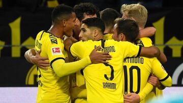 Dortmund's players celebrate the 2-0 goal during the German first division Bundesliga football match between Borussia Dortmund and VfL Wolfsburg on November 2, 2019 in Dortmund, western Germany. (Photo by INA FASSBENDER / AFP) / DFL REGULATIONS PROHI