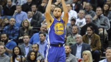 Stephen Curry, jugador de Golden State Warriors, está realizando un inicio de campaña que le pone a la altura del gran Michael Jordan.