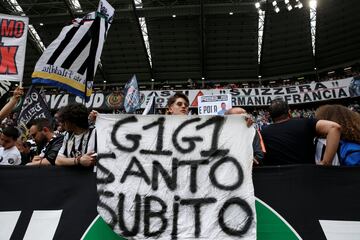 Soccer Football - Serie A - Juventus vs Hellas Verona - Allianz Stadium, Turin, Italy - May 19, 2018   Fans display a banner in reference to Juventus' Gianluigi Buffon before the match    REUTERS/Stefano Rellandini