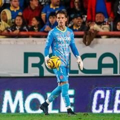 El insólito autogol del portero de Necaxa frente a Toluca