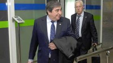 <b>INFORMES. </b>Lendoiro maneja los nombres de varios laterales zurdos que juegan en Argentina.