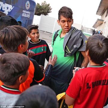 10 fotos inéditas de Firmino, campeón con Brasil y Liverpool