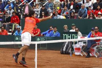 Christian Garin durante el partido de dobles.