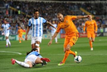 Karim Benzema del Real Madrid durante el partido de Liga en Primera División ante el Málaga que se disputa esta noche en el estadio de La Rosaleda.