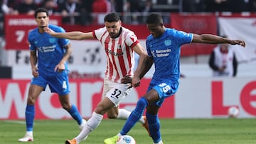 FREIBURG (Germany), 07/03/2026.- Vincenzo Grifo of Freiburg (L) and Christian Kofane of Leverkusen (R) in action during the German Bundesliga soccer match between SC Freiburg and Bayer 04 Leverkusen in Freiburg, Germany, 07 March 2026. (Alemania) EFE/EPA/RONALD WITTEK CONDITIONS - ATTENTION: The DFL regulations prohibit any use of photographs as image sequences and/or quasi-video.