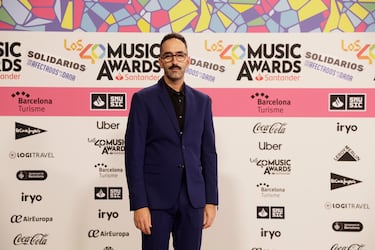 El presentador Adriá Soler posa en el photocall de Los40 Music Awards.