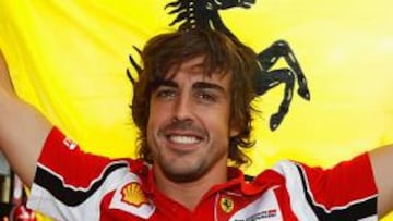 <b>FELICIDAD. </b>Alonso tras su victoria en Silverstone ha vuelto a saborear la sensación del triunfo.