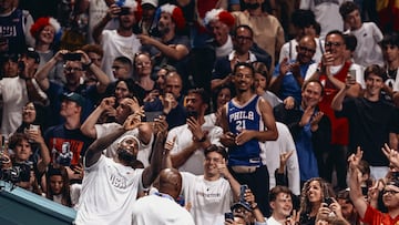 LeBron, haciéndose selfies con la afición en Lille.