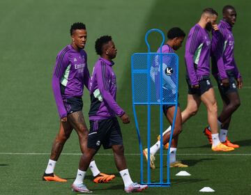 Los jugadores del Real Madrid, durante la sesión de esta mañana.