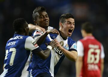 James Rodríguez, Falcao García, Freddy Guarín, Jackson Martínez, Juan Fernando Quintero, Héctor Quiñones, Wason Rentería han sido los colombianos que han vestido la camiseta del segundo equipo más ganador en Portugal. Luis Díaz espera ser figura y ayudar para que este conjunto vuelva a figurar a nivel europeo como en 2004. 