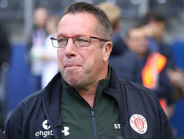 Hamburg (Germany), 30/09/2018.- St. Pauli's head coach Markus Kauczinski before the German Second Bundesliga soccer match between HSV Hamburg and FC St. Pauli in Hamburg, Germany, 30 September 2018.