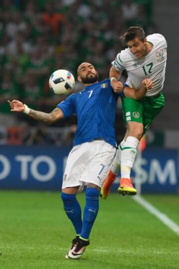 Simone Zaza y Stephen Ward.