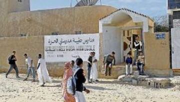 <b>EN CALMA. </b>En la capital de Mauritania los niños juegan en las escuelas ajenos a la situación.