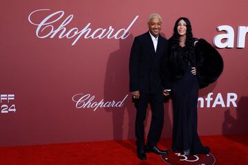 Cher y Alexander Edwards en la alfombra roja de Cannes.