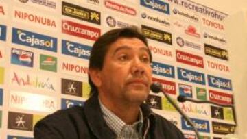 <b>GANAR.</b> El técnico onubense cree que se equipo puede lograr una victoria ante el Valladolid.