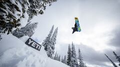 Zoi Sadowski-Synnott y Nils Mindnich dominan en Revelstoke