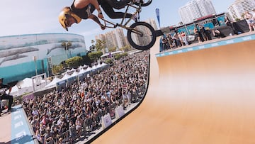 Coco Zurita volvió con todo: deslumbró con vuelo sobre los 10 metros en BMX ante 85 mil personas en icónico festival FreeStyle
