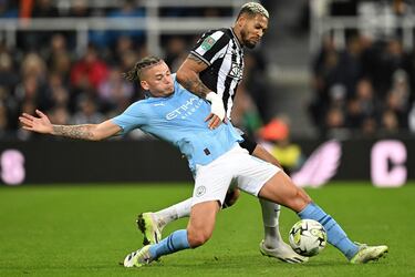 How much will Barcelona have to pay to sign Kalvin Phillips on loan from Manchester City?