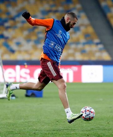 Karim Benzema. entrenándose ayer en el Olímpico de Kiev.