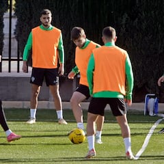 José Salinas, opción para reforzar el lateral izquierdo