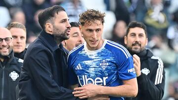 Turin (Italy), 21/02/2026.- Como's Mergim Vojvoda celebrates after scoring the 0-1 goal during the Italian Serie A soccer match between Juventus FC and Como 1907 in Turin, Italy, 21 February 2026. (Italia) EFE/EPA/ALESSANDRO DI MARCO