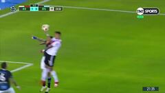 ¡Polémica en el Monumental! River pidió penal de Abero por mano en el área