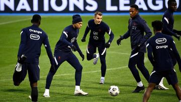 Mbapp&eacute; en el entrenamiento de Francia.