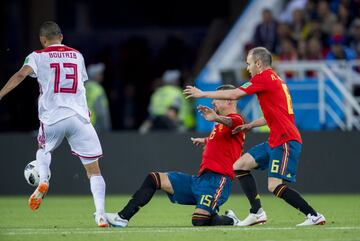 0-1. Sergio Ramos y Andr¨¦s Iniesta en el primer gol de Boutaib.