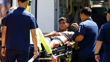 Futbol, Coquimbo Unido vs Colo Colo.
Fecha 5, campeonato Nacional 2024.
El jugador de Coquimbo Unido Dixon Pereira es retirado en camilla durante el partido de primera division contra Colo Colo disputado en el estadio Francisco Sanchez Rumoroso de Coquimbo, Chile.
17/03/2024
Andres Pina/Photosport
Football, Coquimbo Unido vs Colo Colo.
4th turn, 2024 National Championship.
Coquimbo Unido’s player Dixon Pereira leaves the field on a stretcher during the first division match against Colo Colo held at the Francisco Sanchez Rumoroso stadium in Coquimbo, Chile.
17/03/2024
Andres Pina/Photosport