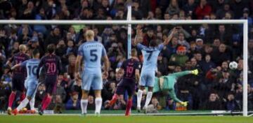 2-1. Kevin De Bruyne anot¨® el segundo tanto de falta directa. Reuters / Phil Noble