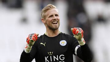 Kasper Schmeichel celebrando un triunfo reciente del Leicester City.