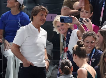 Tom Cruise se hizo selfies con el público del Bercy Arena de París, sede de la gimnasia en estos Juegos Olímpicos.