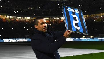 Iván Ramiro Córdoba recibe homenaje del Inter de Milán