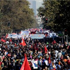 ¿Es feriado el viernes 30 de abril o el lunes 3 de mayo en Chile?