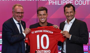 El CEO del Bayern, Karl-Heinz Rummenigge y el director deportivo Hasan Salihamidzic, los encargados de la presentación de Coutinho. 