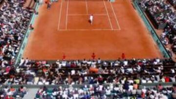 <b>EXPECTACIÓN. </b>La Philippe Chatrier rozó el lleno ayer para ver otra exhibición de Rafa Nadal.