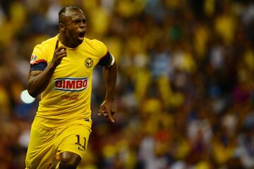 El Chucho fue un goleador nato que destacó en el fútbol mexicano de la mano del Santos Laguna. 3 veces campeón de goleo y campeón con los guerreros, en 2008. Llegaría al América donde se convertiría en un ídolo e inmortalizando su nombre con un campeonato. En total marcó 110 goles en 189 partidos en la Liga MX.