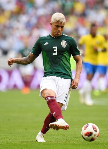 El mejor defensa de la Selección Mexicana fue Carlos Salcedo. 'El Titán' entregó una muy buena actuación esta Copa del Mundo. Para Catar tendría 28 años, edad ideal para un defensa central. 