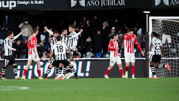Luis Muñoz, de penalti, hizo el último tanto del FC Cartagena en casa.