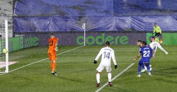 1-0. Karim Benzema marcó el primer gol.