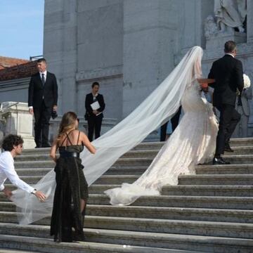 El delantero del Real Madrid Alvaro Morata contrajo matrimonio este sábado con la italiana Alice Campello en la iglesia del Redentor en la isla de La Giudecca, en Venecia, a la boda asistieron compañeros suyos del equipo blanco como Isco Alarcón o Nacho Fernández.