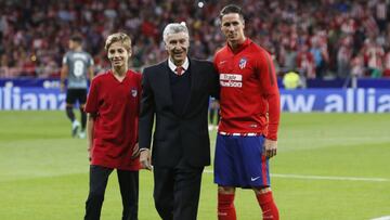 El saque de honor lo hicieron Torres, Gárate y un canterano